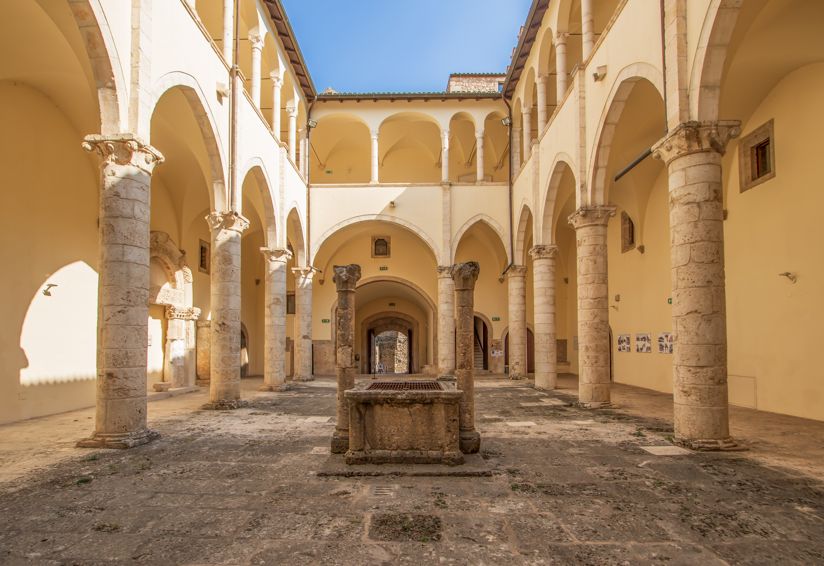 Castello Piccolomini a Celano | Turismo Viaggi Italia