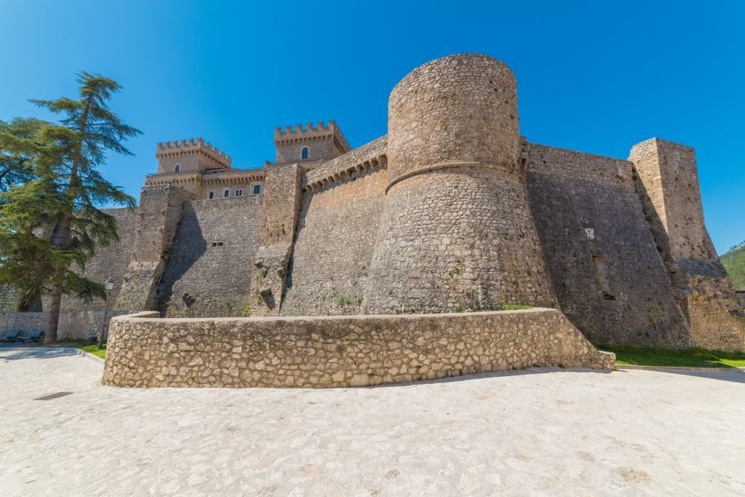Castello Piccolomini a Celano | Turismo Viaggi Italia
