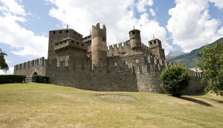 Castello di Fénis in Valle d’Aosta | Turismo Viaggi Italia