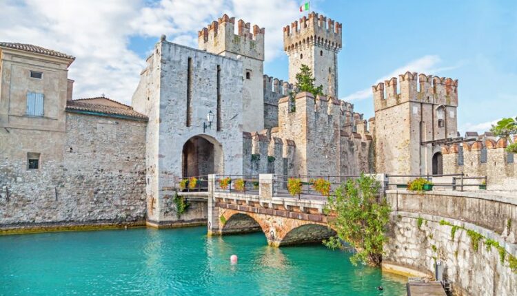Castello Scaligero di Sirmione | Turismo Viaggi Italia
