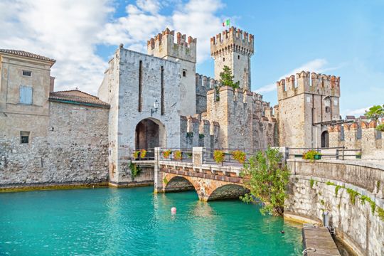 Castello Scaligero di Sirmione | Turismo Viaggi Italia