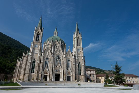 Santuario di Maria SS Addolorata a Castelpetroso | Turismo Viaggi Italia