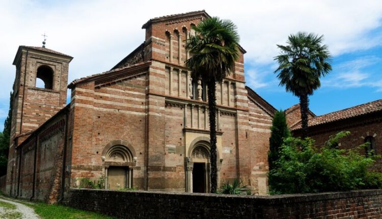 Abbazia di Santa Maria di Vezzolano ad Albugnano | Turismo Viaggi Italia