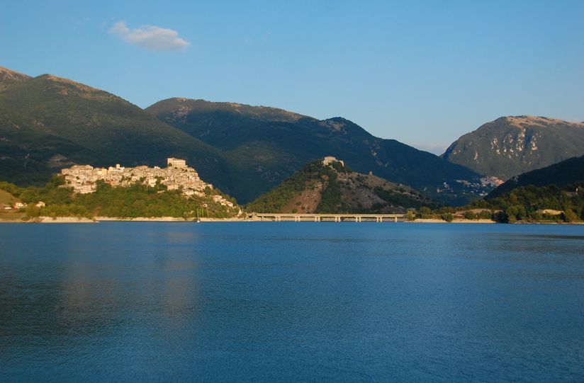 Lago del Turano nel Lazio | Turismo Viaggi Italia