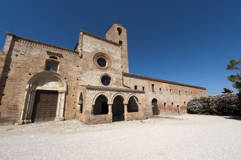 Chiesa Santa Maria di Propezzano a Morro d'Oro | Turismo Viaggi Italia