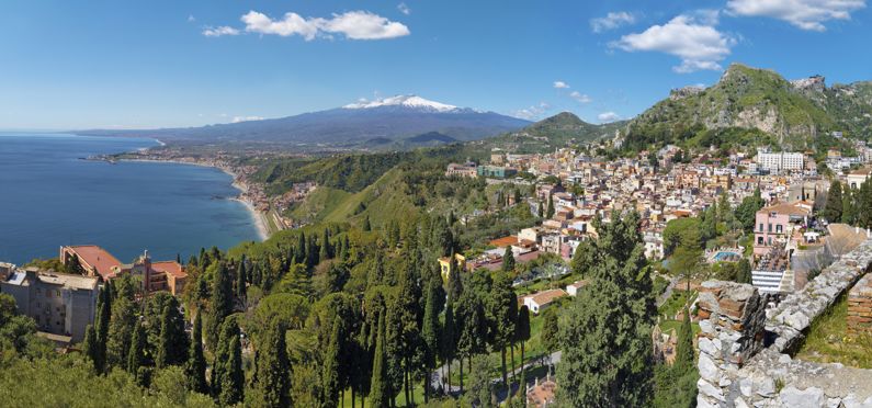 Taormina e il Monte Etna in Sicilia | Turismo Viaggi Italia